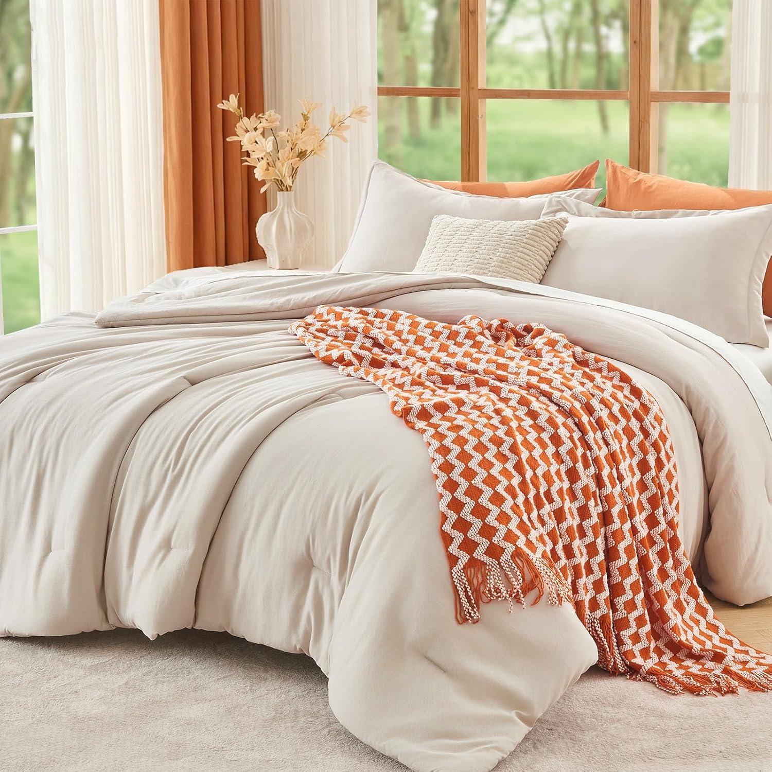 Queen Size Comforter Set Beige, 3 Piece Solid Bedding for All Seasons, Warm Down Alternative Bed Set Includes 1 Lightweight Comforter (90″x90″) and 2 Pillowshams (20″x26″)
