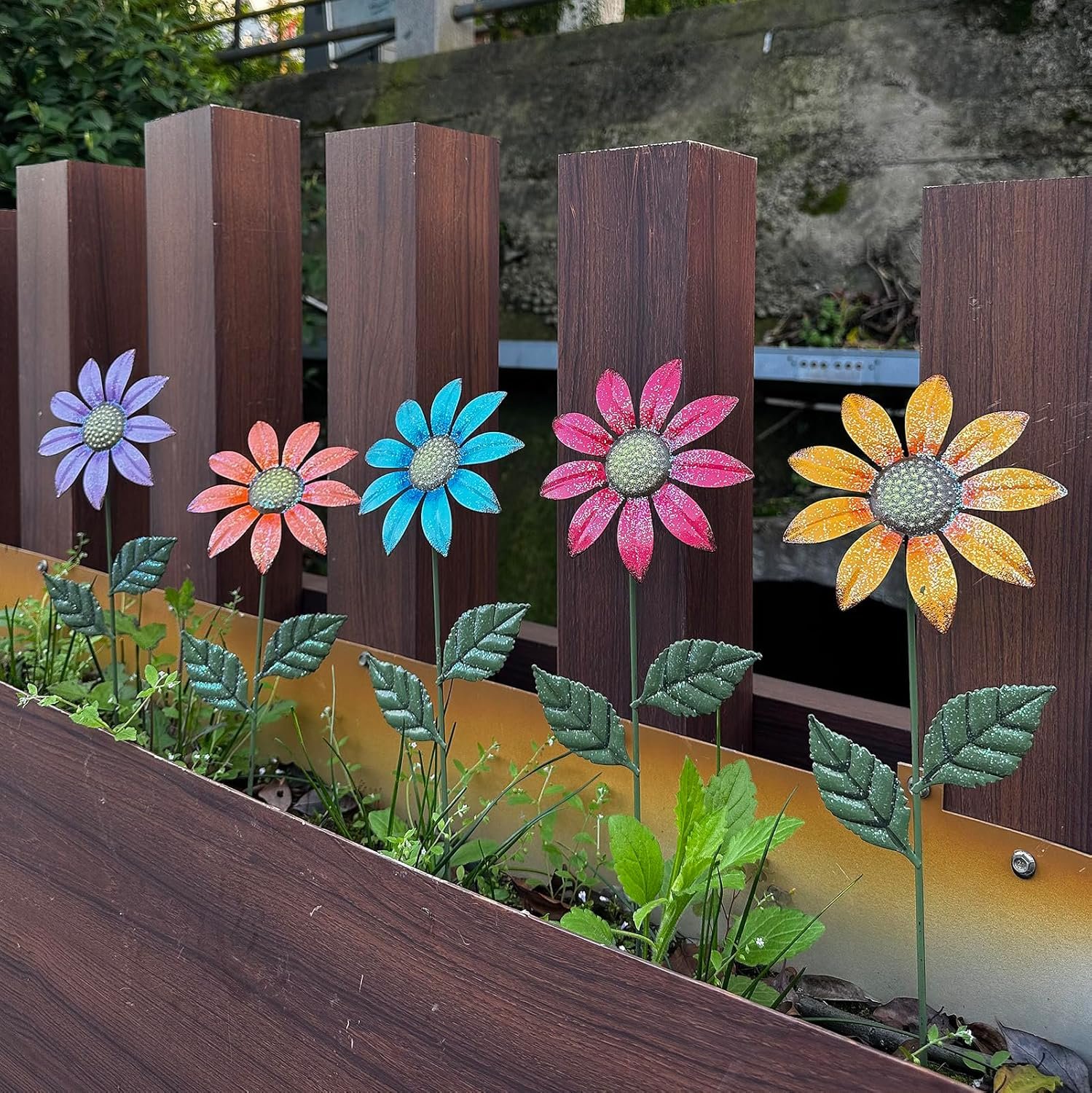 HUTHDAK Metal Flowers for Outside,5 Pack 16.15″ Decorative Garden Stakes | With Swaying Flowers Head Yard Art,Spring Garden Decor for Lawn, Pathway & Yard