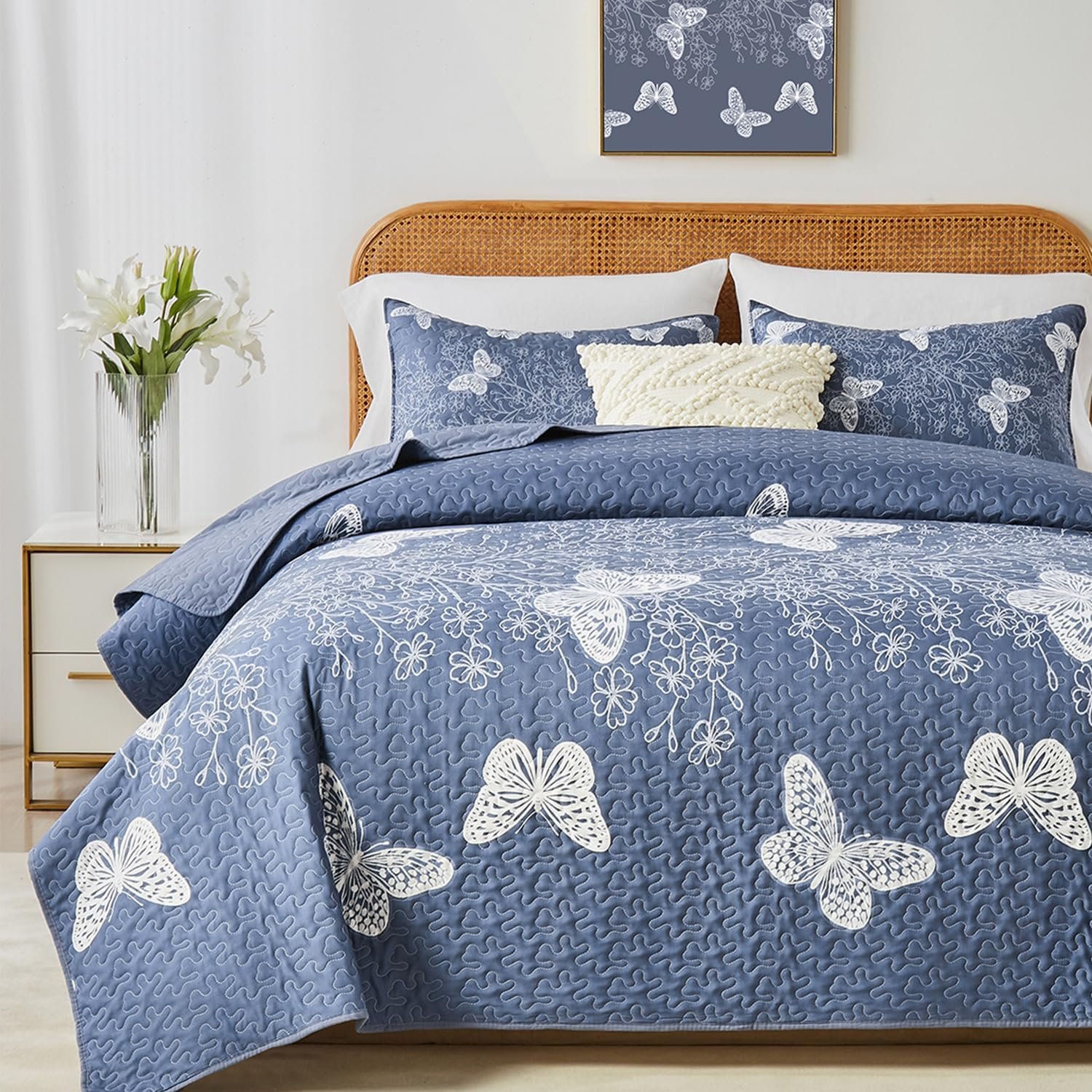 Full Queen Size Quilt Set,White Butterfly Botanical Pattern Blush Grey Bedding Set,3 Piece Lightweight Soft Summer Bedspread Coverlet with 2 PIillow Sham for All Season(Butterfly,90″x96″)