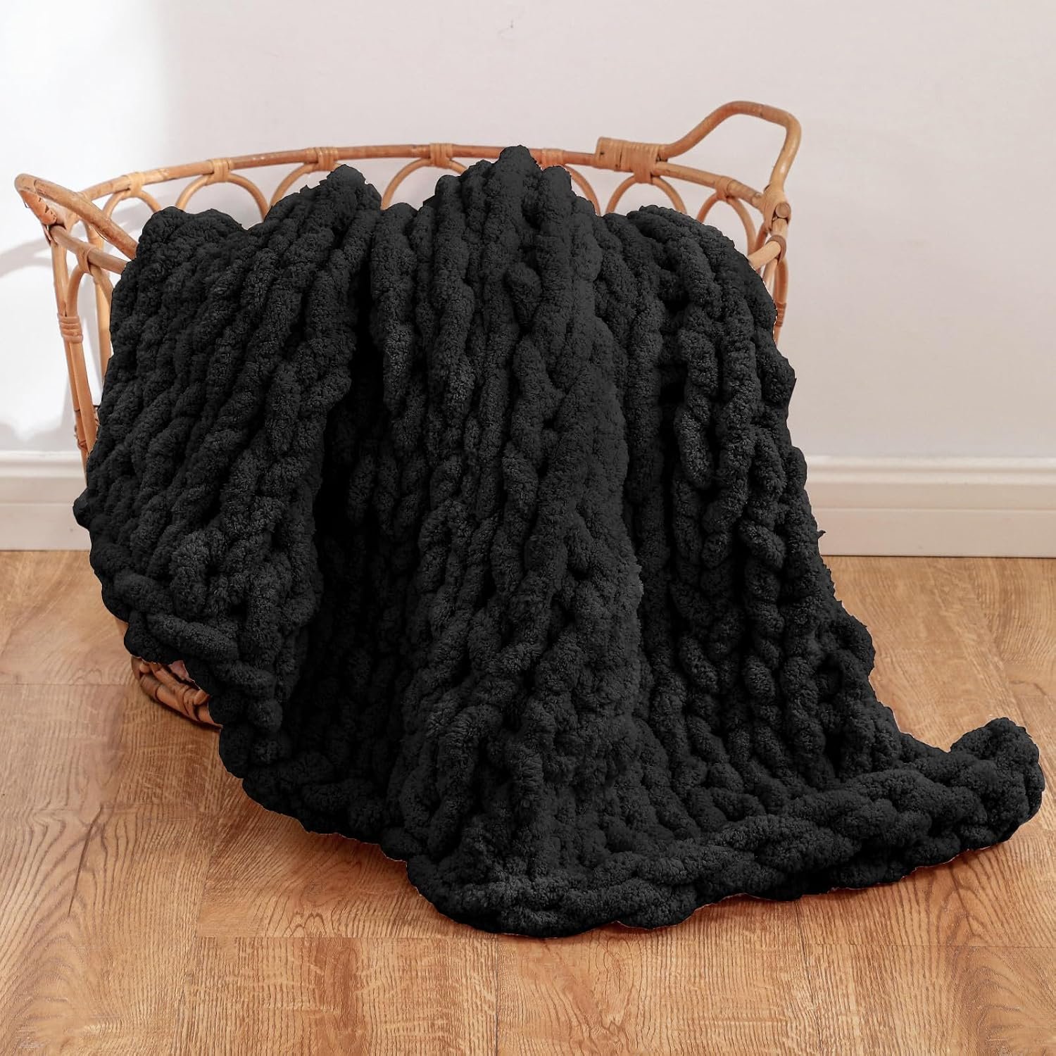 WESHIONGOO Chunky Knit Blanket Throw for Couch Bed 40″*40″ Black | 100% Handmade Knitted Throw Blanket Fluffy Soft Blanket with Jumbo Chenille Yarn Thick