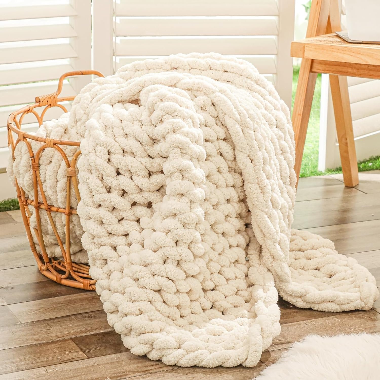 Bigacogo Chunky Knit Throw Blanket for Couch, 40×60 inches, Beige | Hand Knit with Jumbo Chenille, Soft Breathable Cable Knit for Sofa Bed Living Room, Machine Washable, Gift for Mom Friend