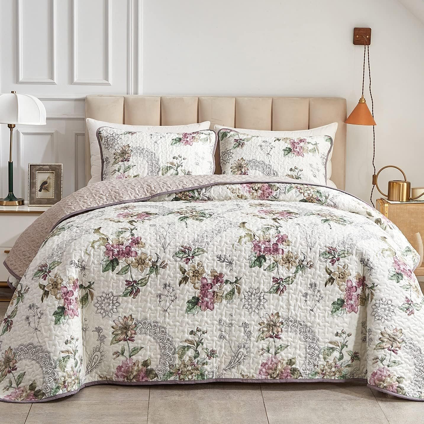 Flysheep 3 Pieces Quilt Set Full/Queen Size, Beige Floral Reversible Bedspread Coverlet Set, Soft Microfiber Lightweight Bed Cover for All Season (90″ x 90″, 1 Quilt+ 2 Pillow Shams)