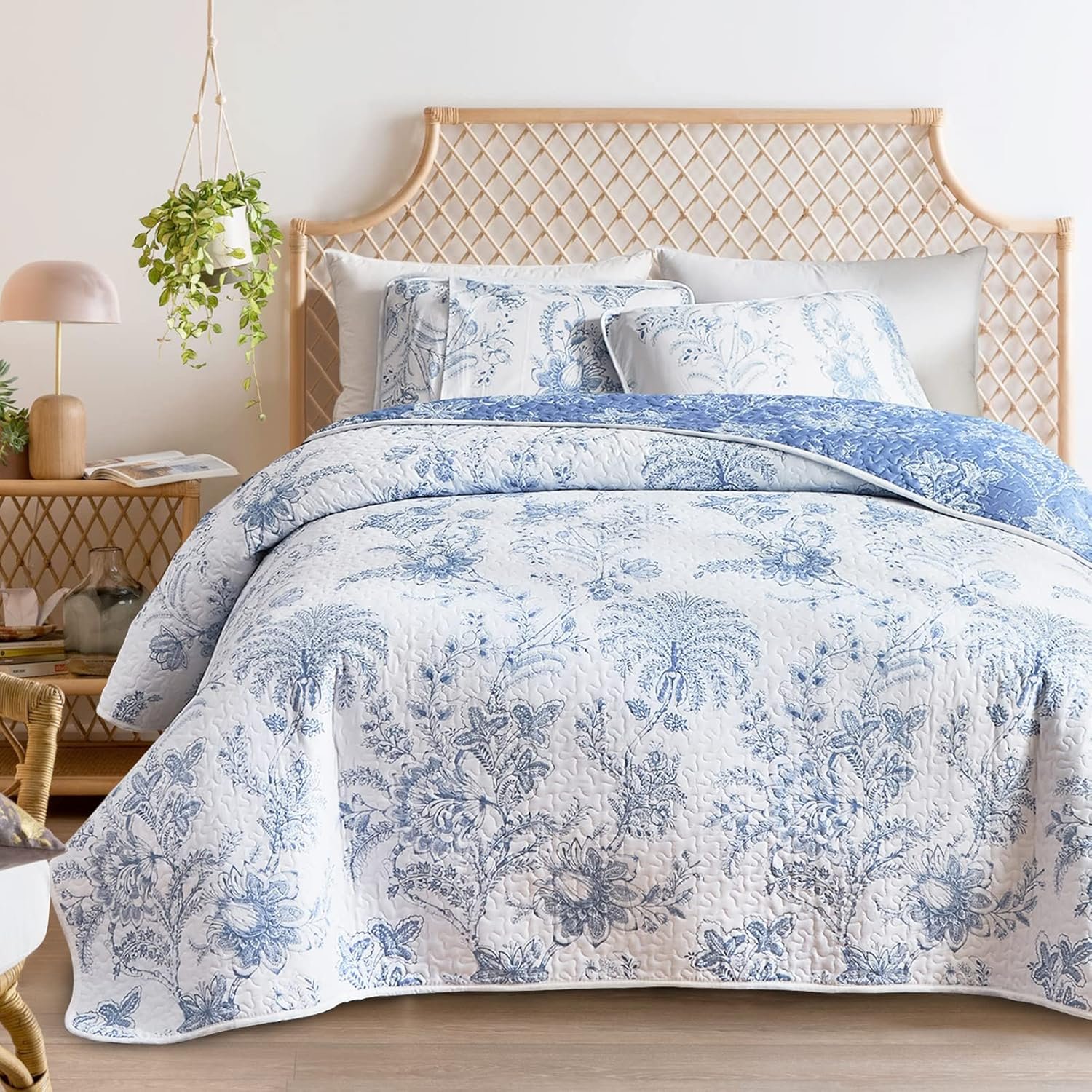 Flysheep Reversible Quilt Set Full Queen Size, 3 Pieces White Blue Botanical Floral Printed Summer Bedding Set, Soft Microfiber Lightweight Bedspread/Coverlet for All Season – 92″x90″
