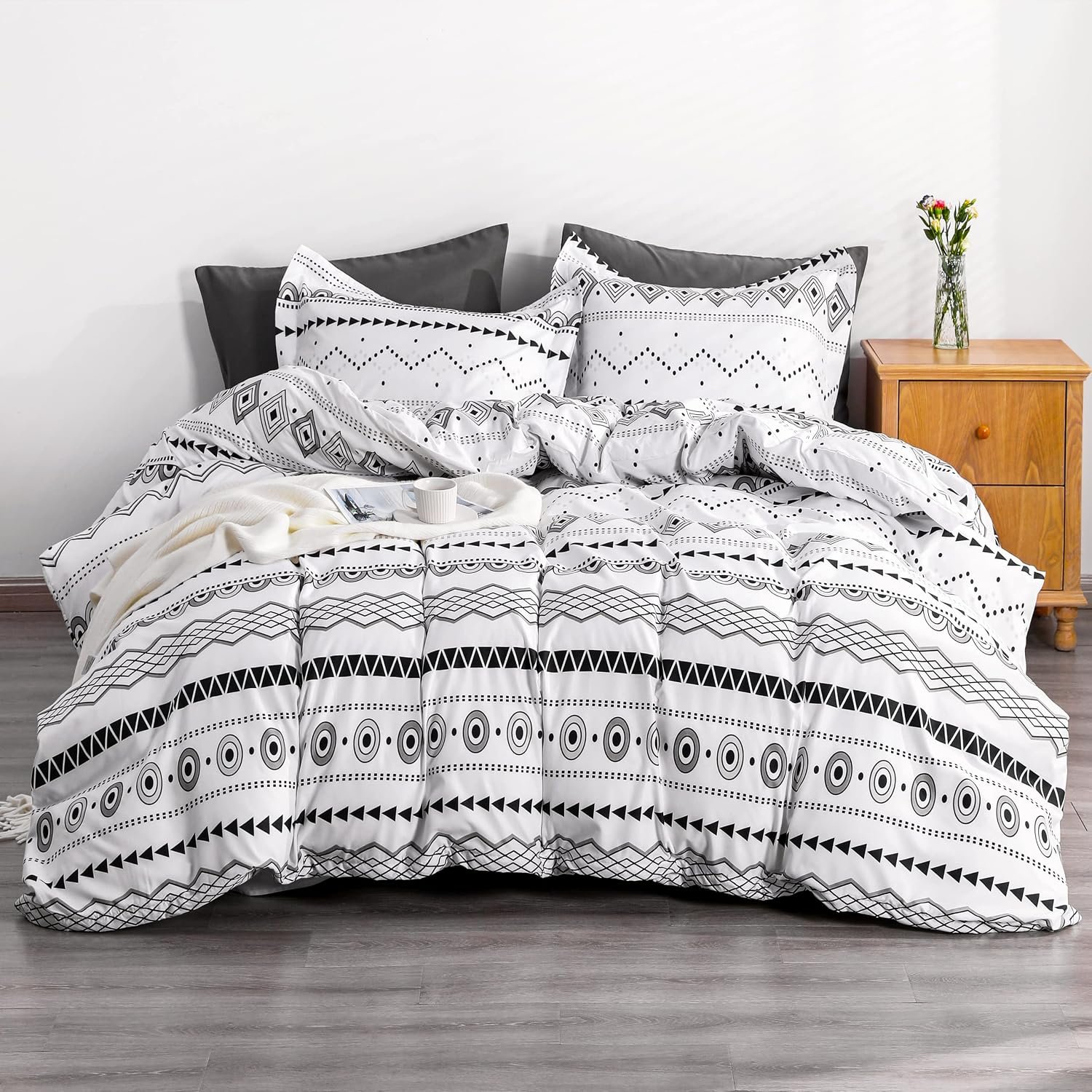 NTBAY King Bohemia Duvet Cover Set, 3 Piece, Black and White | Brushed Microfiber with Hidden Double Zipper and 4 Corner Ties, Includes 2 Pillow Shams, Insert Not Included