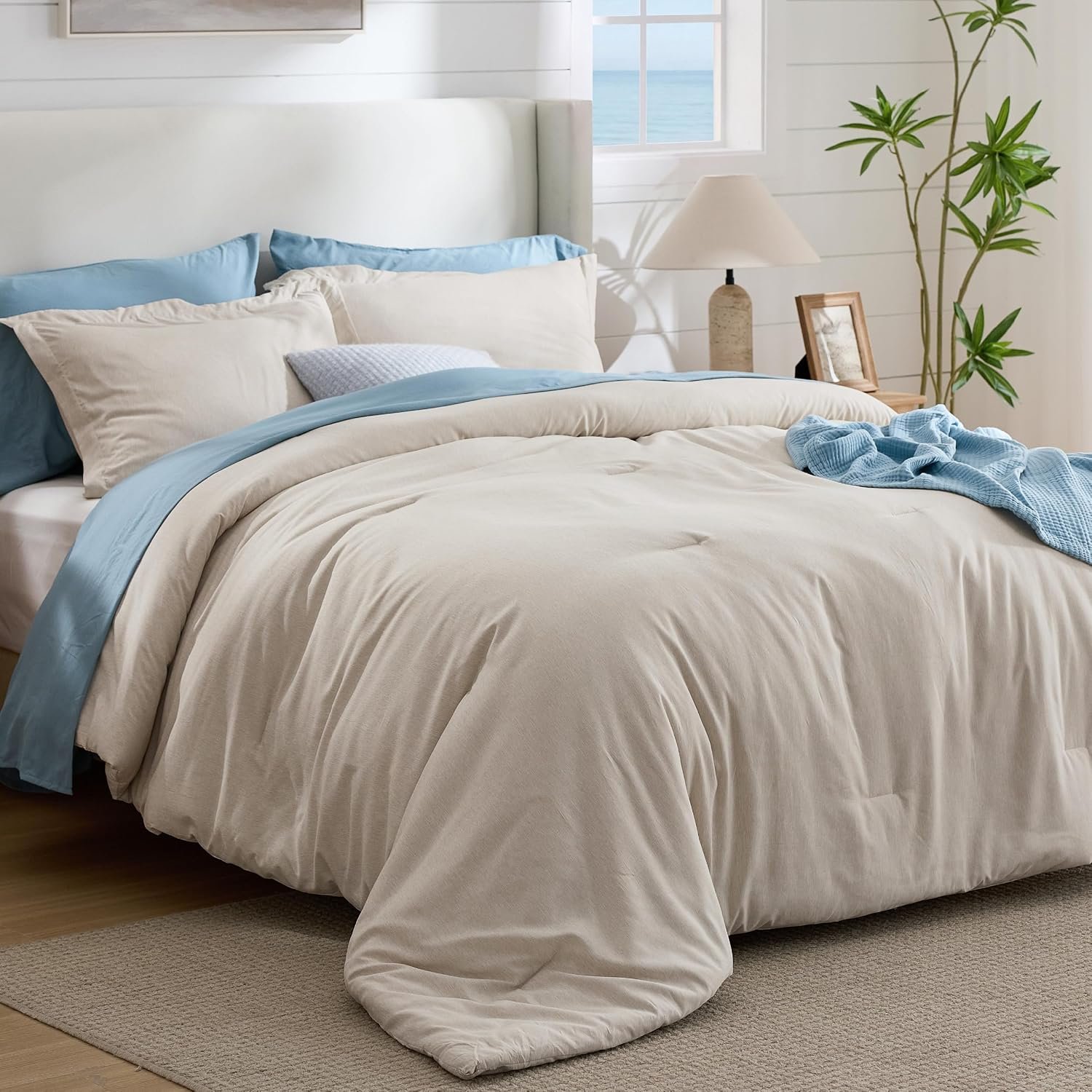 Bedsure Queen Comforter Set – Beige Soft Bedding for All Seasons, Cationic Dyed Bed Set, 3 Pieces, 1 Queen Size Comforter (90″x90″) and 2 Pillow Shams (20″x26″+2″)